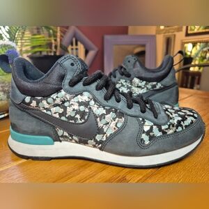 Nike Internationalist Mid Liberty "Belmont‎ Ivy" Liberty print - Womens Size 8.5